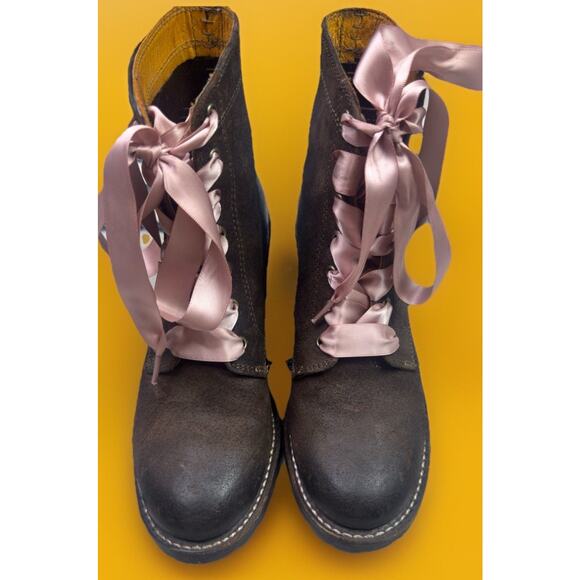Frye Y2k Combat Lace-Up Boot, Sabrina 6G Brown w/ Pink Ribbon Laces Size 8 - Picture 8 of 16